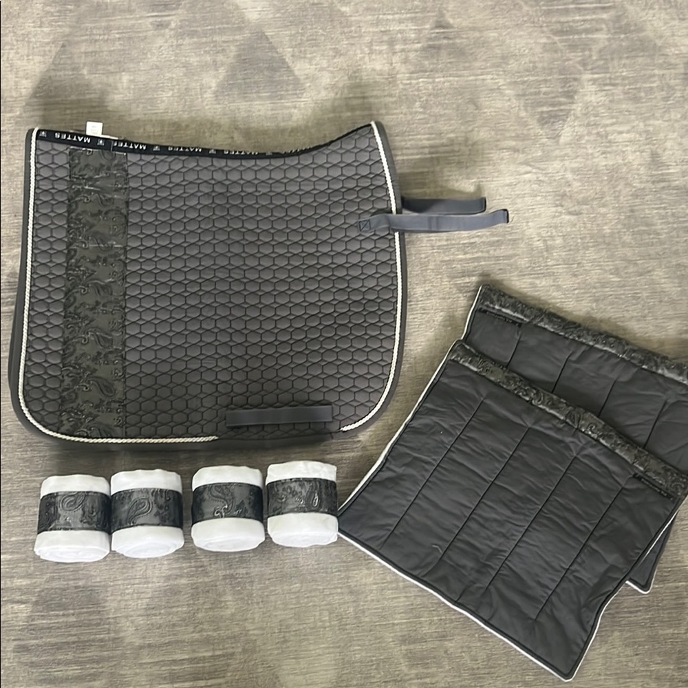 Custom Made Mattes DR Saddle Pad Set incl Bandages and Pads